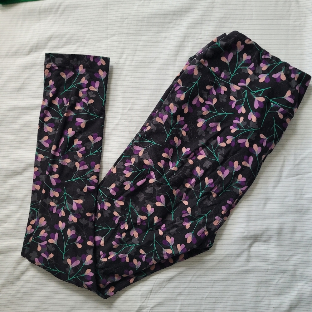 Lularoe black and purple floral TC leggings